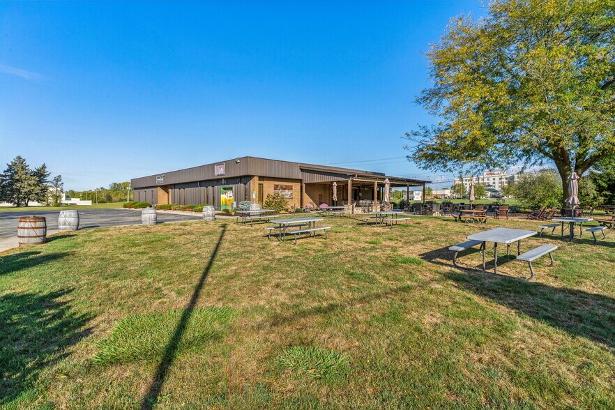 More Photos Of 1720 North Ridge Rd, Findlay General Retail For Sale