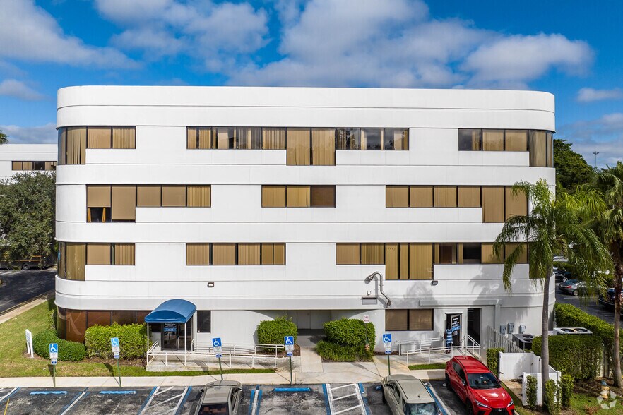 More Photos Of 9050 Pines Blvd, Pembroke Pines Coworking Space