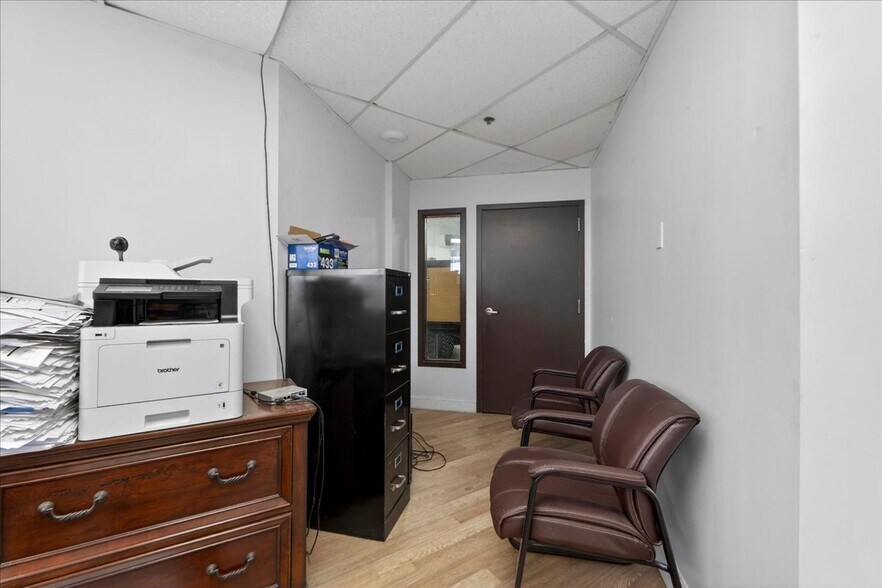 More Photos Of 2005-2007 W 103rd Ter, Leawood Service For Sale