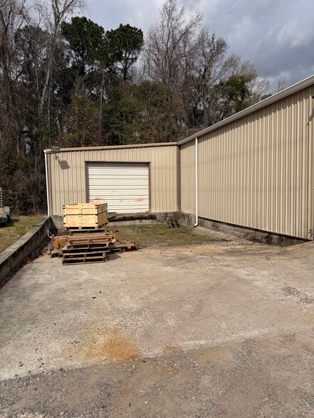 More Photos Of 3928 Ogeechee Rd, Savannah Warehouse For Lease