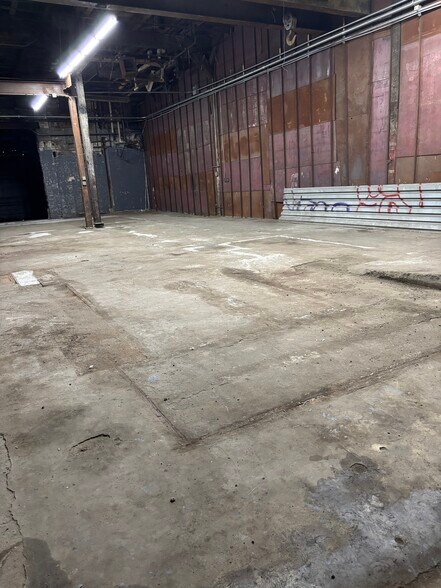 More Photos Of 220 Stewart Ave, Brooklyn Warehouse For Lease