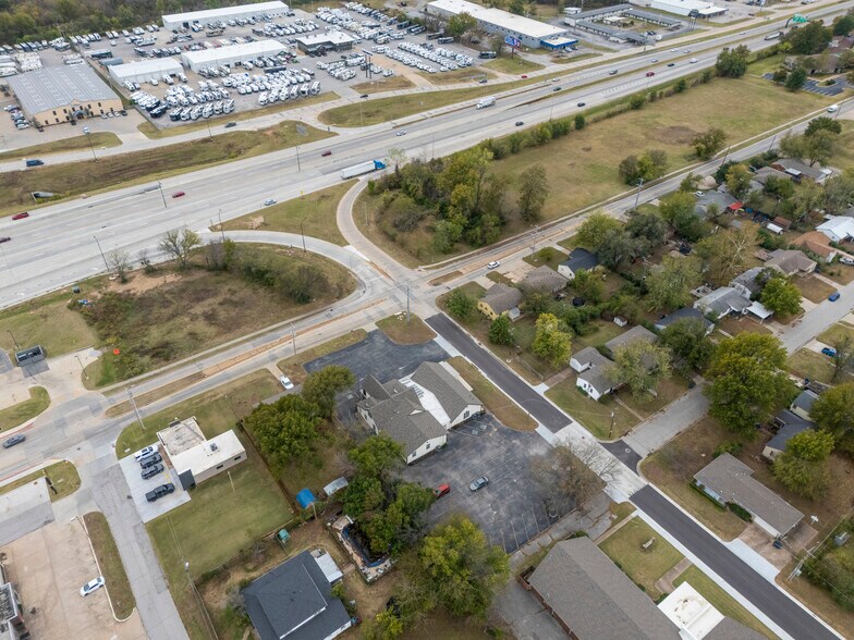 More Photos Of 1823 W 51st St, Tulsa Freestanding For Sale