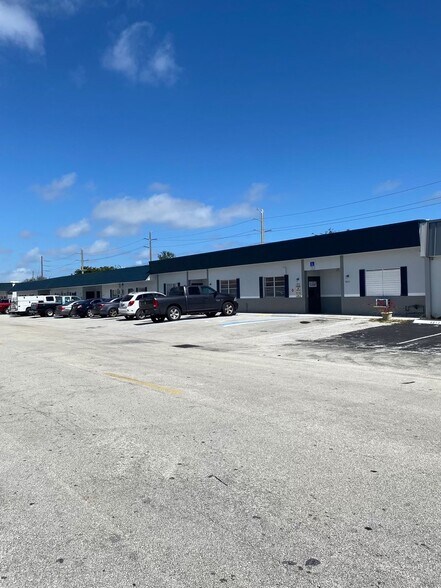 More Photos Of 4861-4875 NE 12th Ave, Fort Lauderdale Unknown For Lease