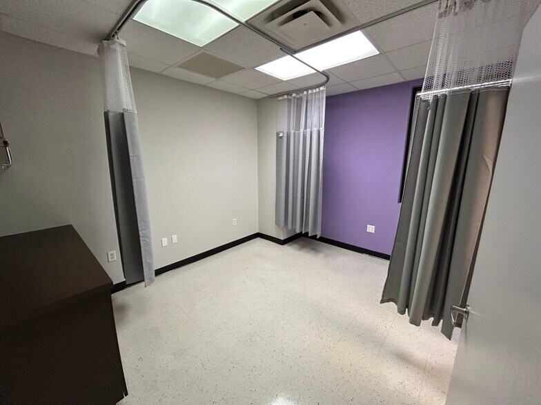 More Photos Of 1230 E Kingsley St, Springfield Medical For Lease