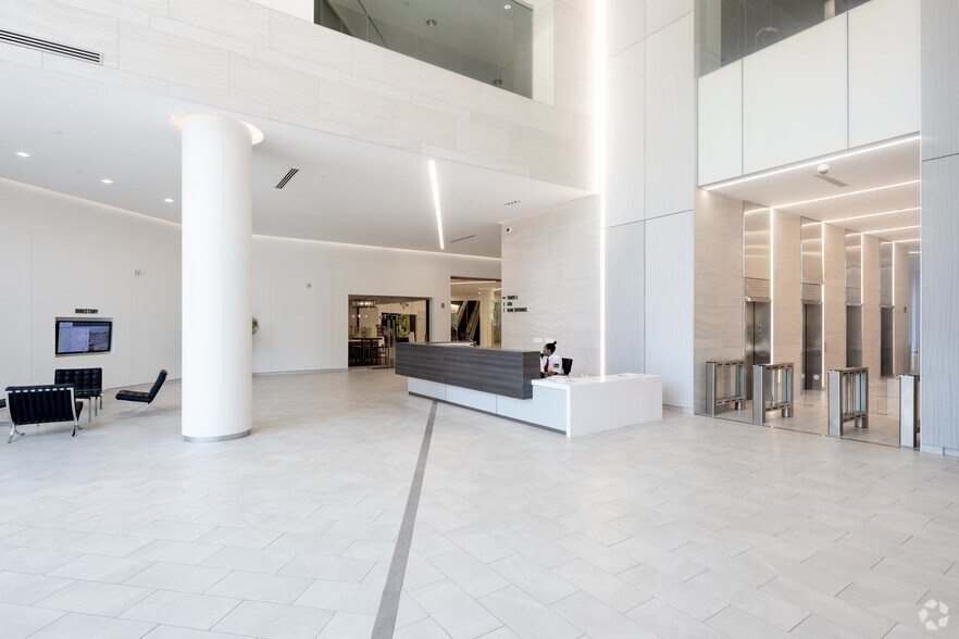 More Photos Of 100 S Charles St, Baltimore Office For Lease