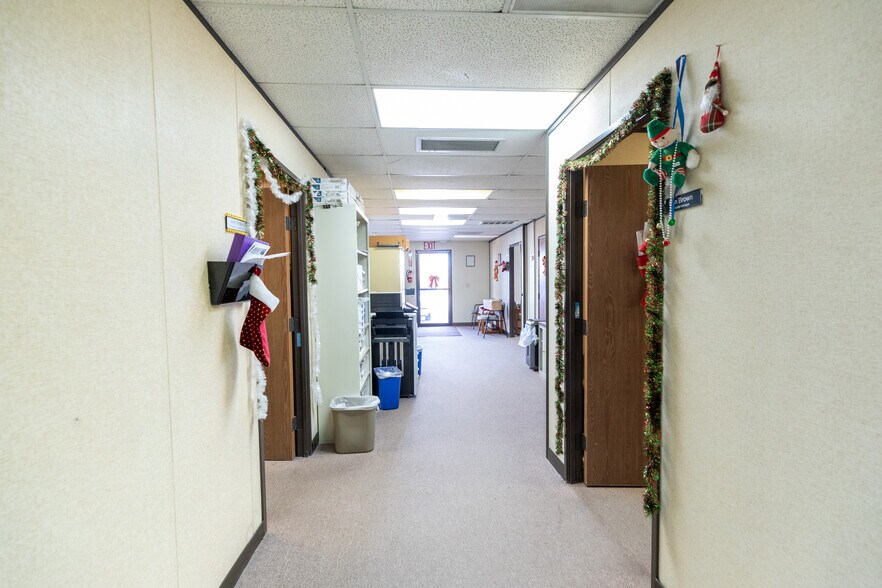 More Photos Of 1249 E Ridgecrest Blvd, Ridgecrest Office For Sale