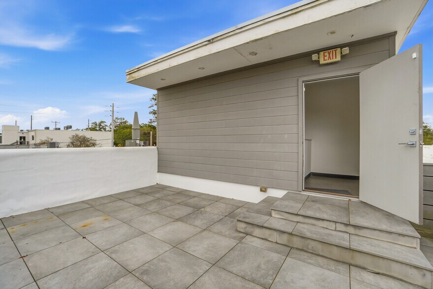 More Photos Of 1611 Atlantic Blvd, Jacksonville Storefront Retail Office For Sale