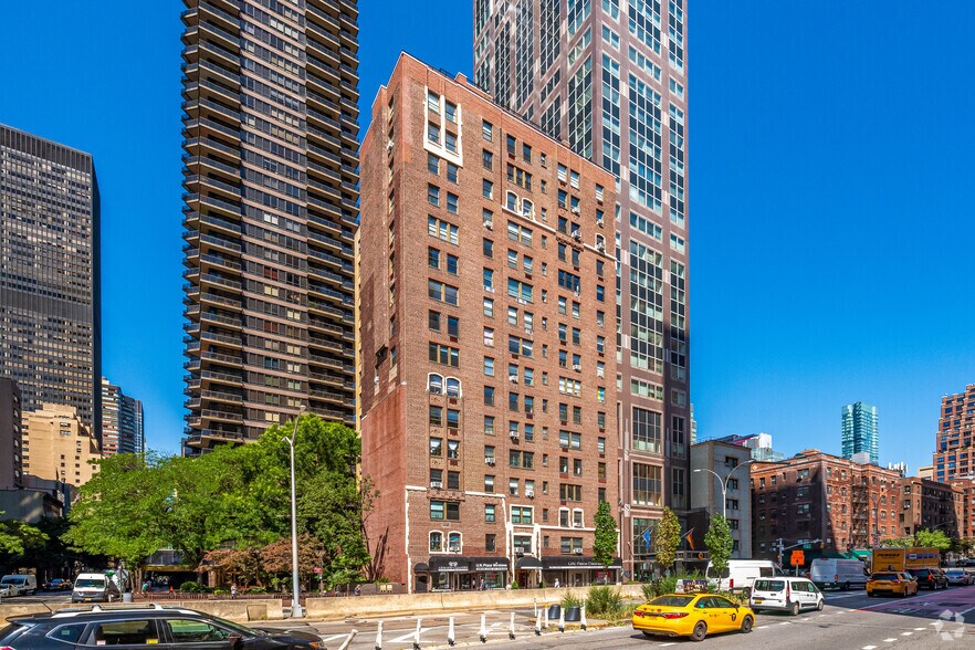 More Photos Of 865 United Nations Plz, New York Apartments For Lease