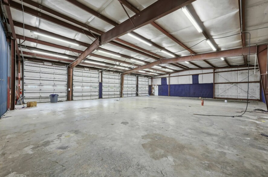 More Photos Of 3102 Oaks Rd, New Bern Warehouse For Lease