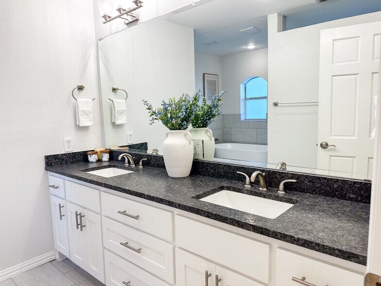 More Photos Of 3952 Tin Top Rd, Weatherford Flex For Sale