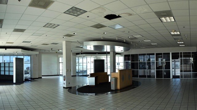 More Photos Of 4608 Rudnick Ct, Bakersfield Auto Dealership For Lease