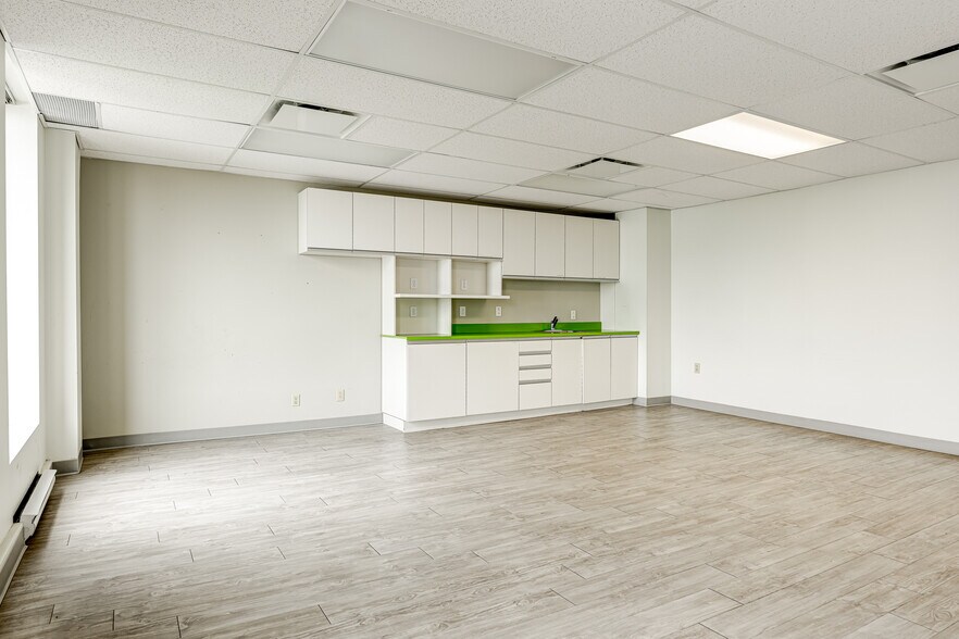 More Photos Of 1851 Rue Sherbrooke E, Montréal Medical For Lease
