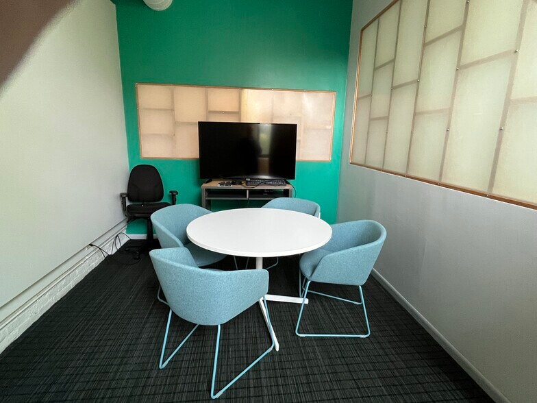 More Photos Of 2035-2043 W Wabansia Ave, Chicago Loft Creative Space For Lease