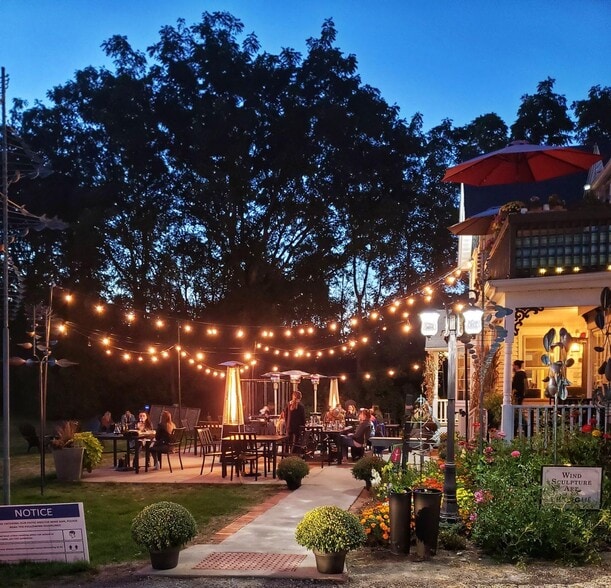 More Photos Of 132 Old McHenry Rd, Long Grove Restaurant For Lease