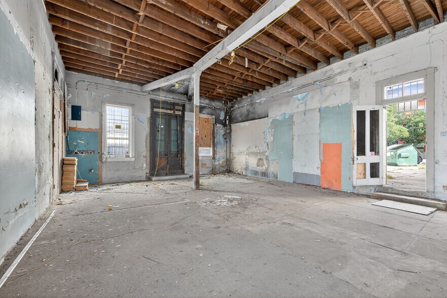 More Photos Of 1425 S Flores St, San Antonio General Retail For Sale