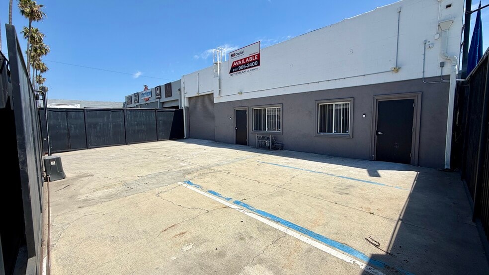 More Photos Of 14768 Calvert St, Van Nuys Warehouse For Sale
