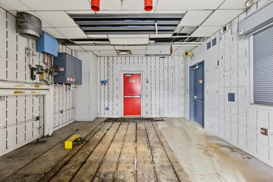 More Photos Of 15201 Mercantile Dr, Dearborn Light Manufacturing For Sale