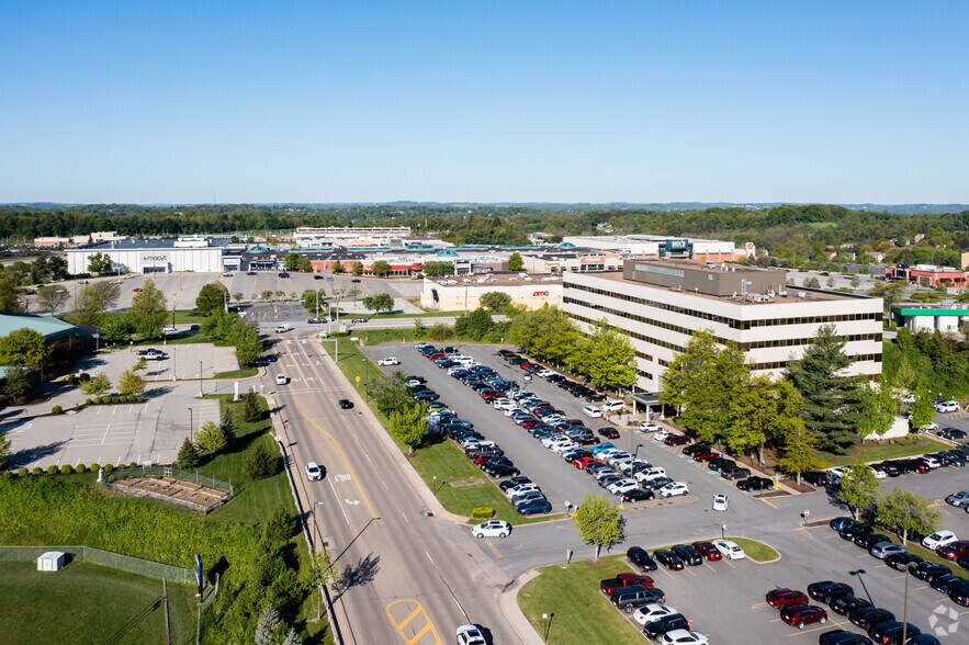 More Photos Of 2000 Oxford Dr, Bethel Park Medical For Lease