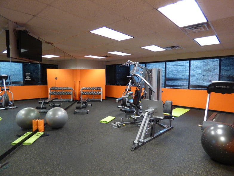 More Photos Of 7222 Commerce Center Dr, Colorado Springs Office For Lease