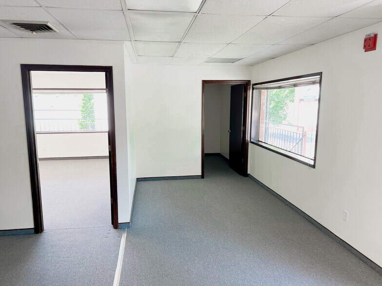 More Photos Of 18210 E Burnside St, Portland Office For Sale