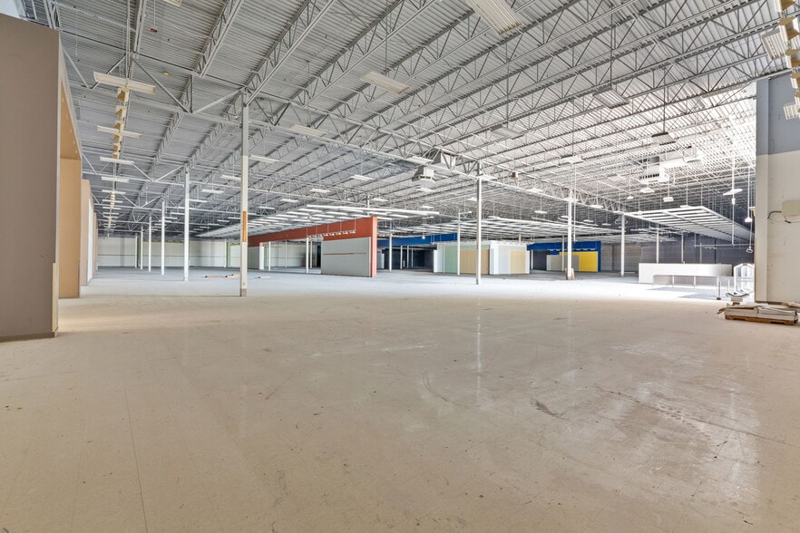 More Photos Of 12625 N Interstate 35, Austin Freestanding For Sale