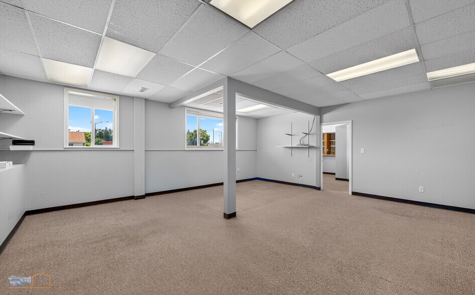 More Photos Of 2207-2209 9th St, Greeley Flex For Sale