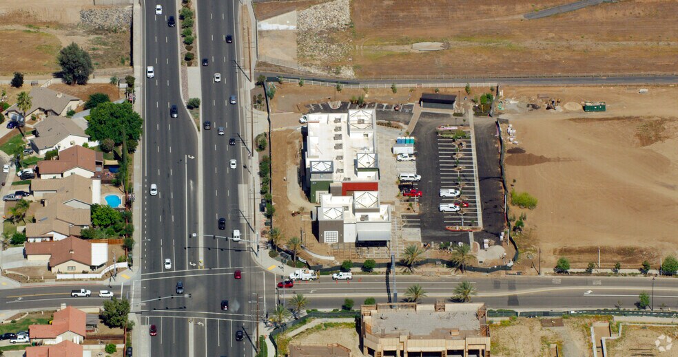 More Photos Of 27559 Newport Rd, Menifee Storefront For Lease