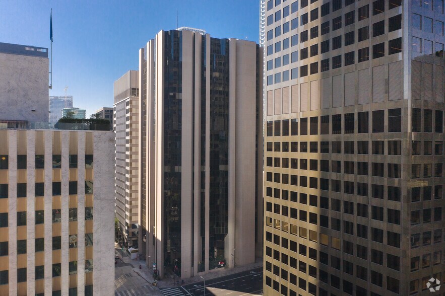 More Photos Of 800 W 6th St, Los Angeles Office For Lease