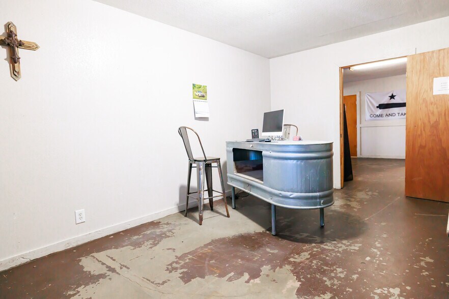 More Photos Of 1505 E Sarah Dewitt Dr, Gonzales Freestanding For Sale