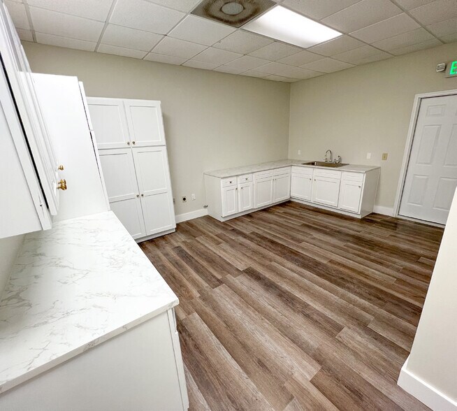 More Photos Of 101 Wilson Way, Calera Flex For Lease