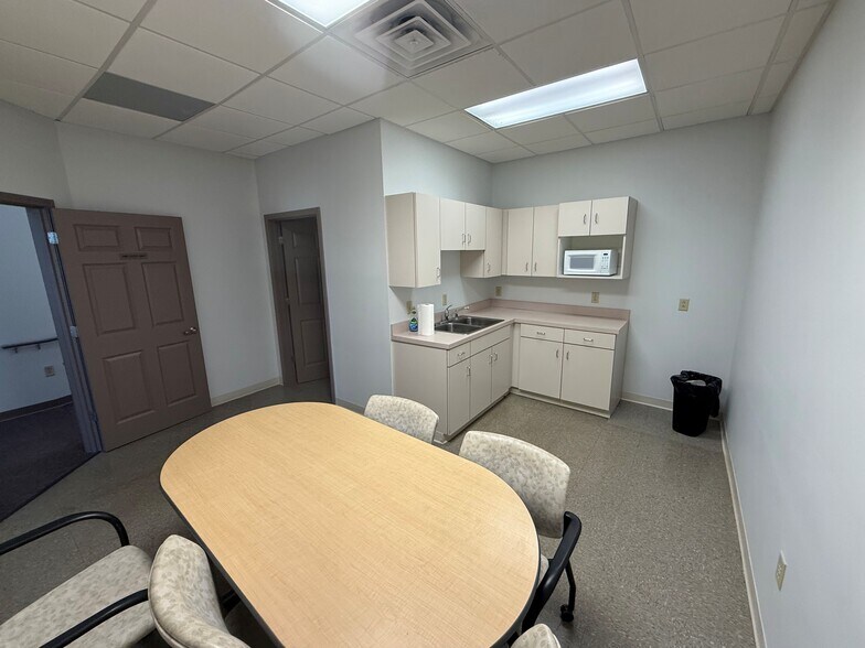 More Photos Of 2901 Olive St, Saint Louis General Retail For Lease