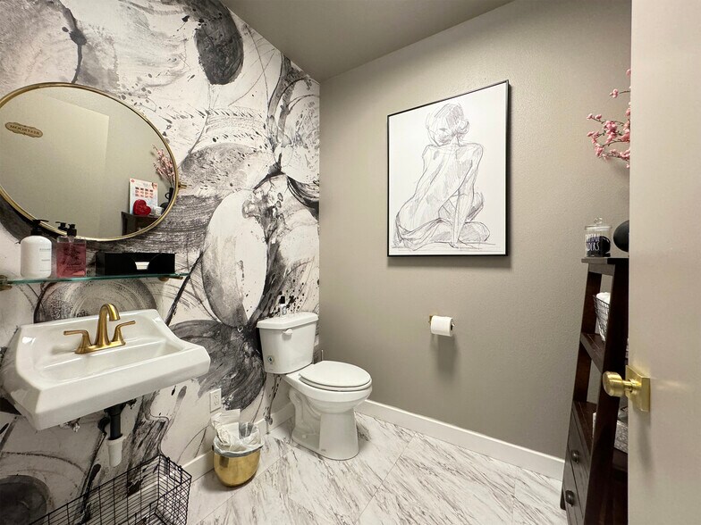 More Photos Of 542-544 N 5th Ave, Sequim Medical For Lease