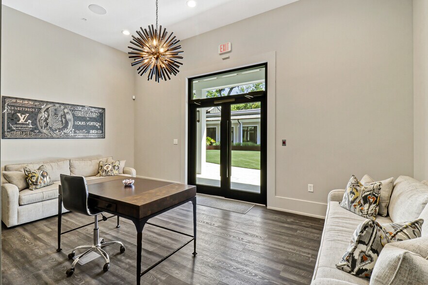 More Photos Of 10 Park Ln, Hilton Head Island Office For Sale