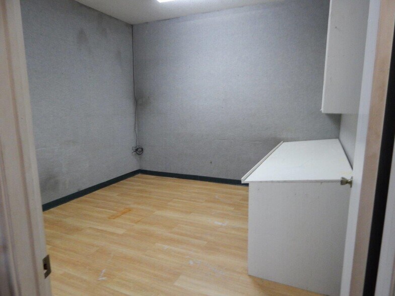 More Photos Of 3700 N Stewart Rd, Mission Warehouse For Lease