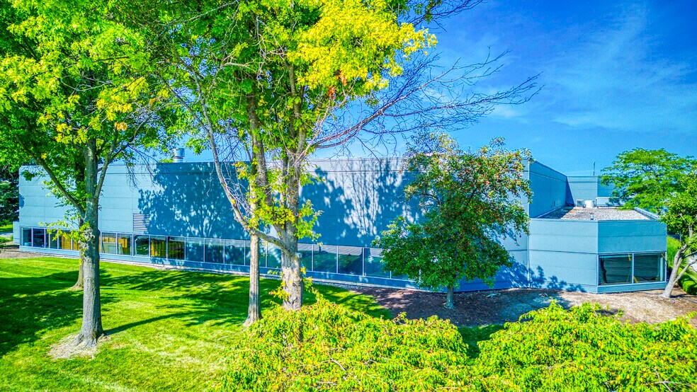 More Photos Of 23399 Commerce Dr, Farmington Hills Research And Development For Lease