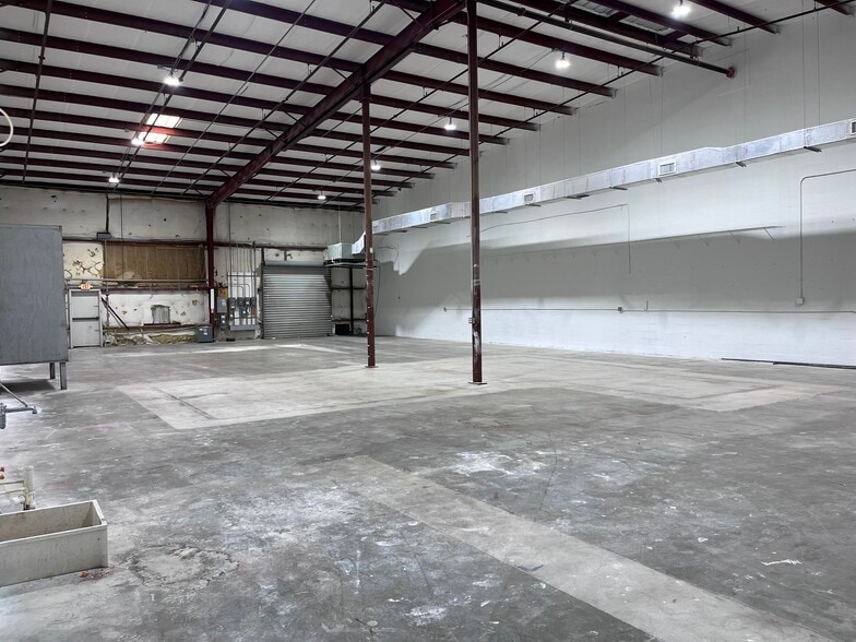 More Photos Of 3032-3090 44th Ave N, Saint Petersburg Warehouse For Lease