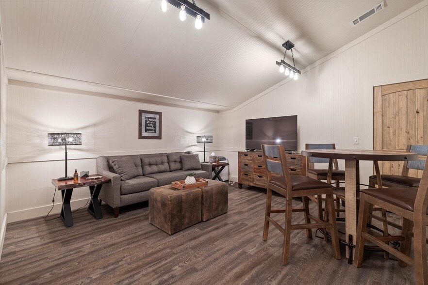 More Photos Of 1020 Thomas Rd, Benton Multifamily For Sale