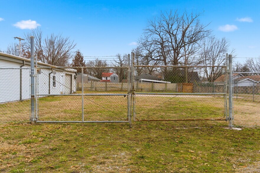 More Photos Of 1424 E Florida St, Springfield Light Manufacturing For Lease