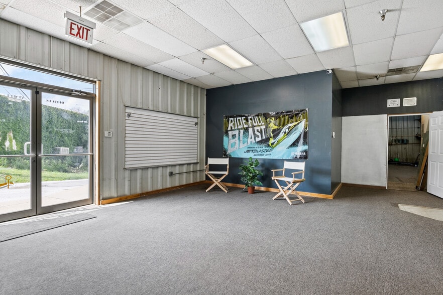 More Photos Of 812 Fort Crook Rd S, Bellevue Showroom For Sale