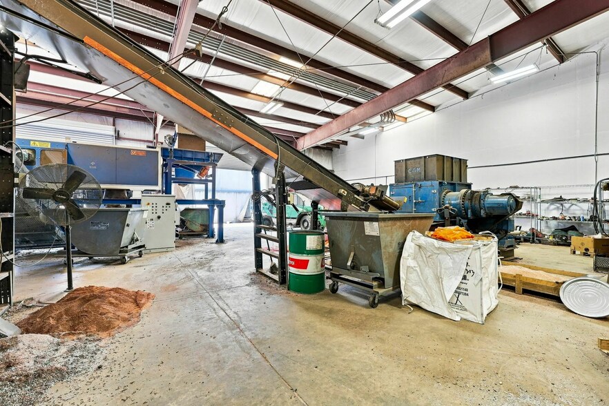 More Photos Of 3156 Buford Hwy, Rest Haven Warehouse For Lease