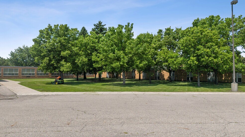 More Photos Of 1110 S 14th St, Moorhead Specialty For Sale