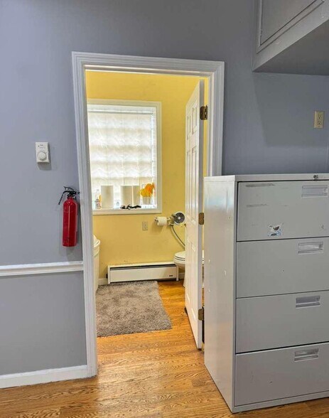 More Photos Of 250 E Cleveland Ave, Norwood Light Distribution For Sale