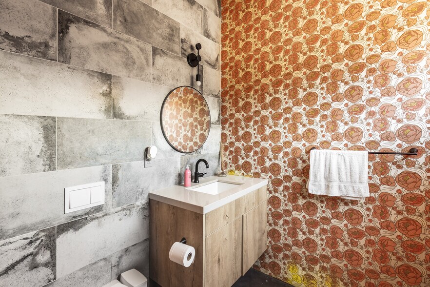 More Photos Of 2478 Penmar Ave, Venice Dormitory For Sale