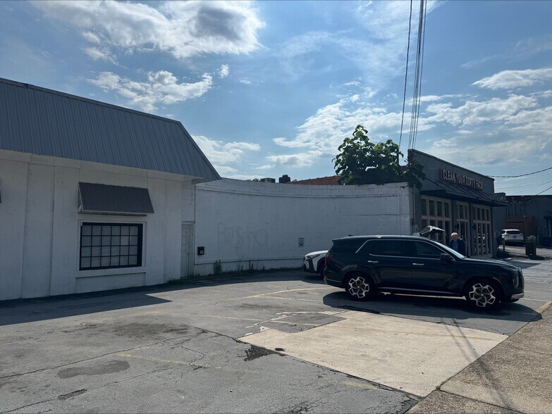 More Photos Of 23 Cherokee Blvd, Chattanooga Parking Lot For Lease