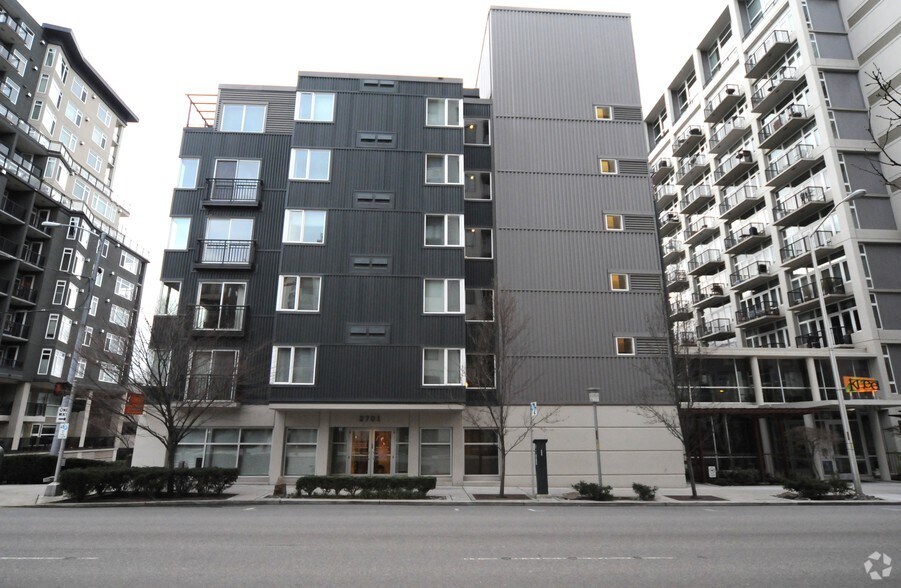 More Photos Of 2727 Western Ave, Seattle Loft Creative Space For Lease