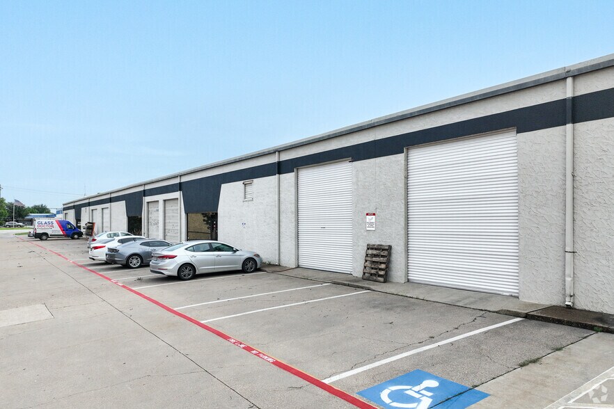 More Photos Of 1110 W Harris Rd, Arlington Warehouse For Lease