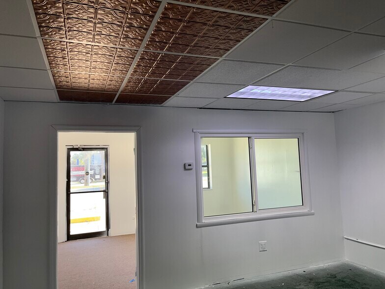 More Photos Of 4155 Dow Rd, Melbourne Unknown For Lease