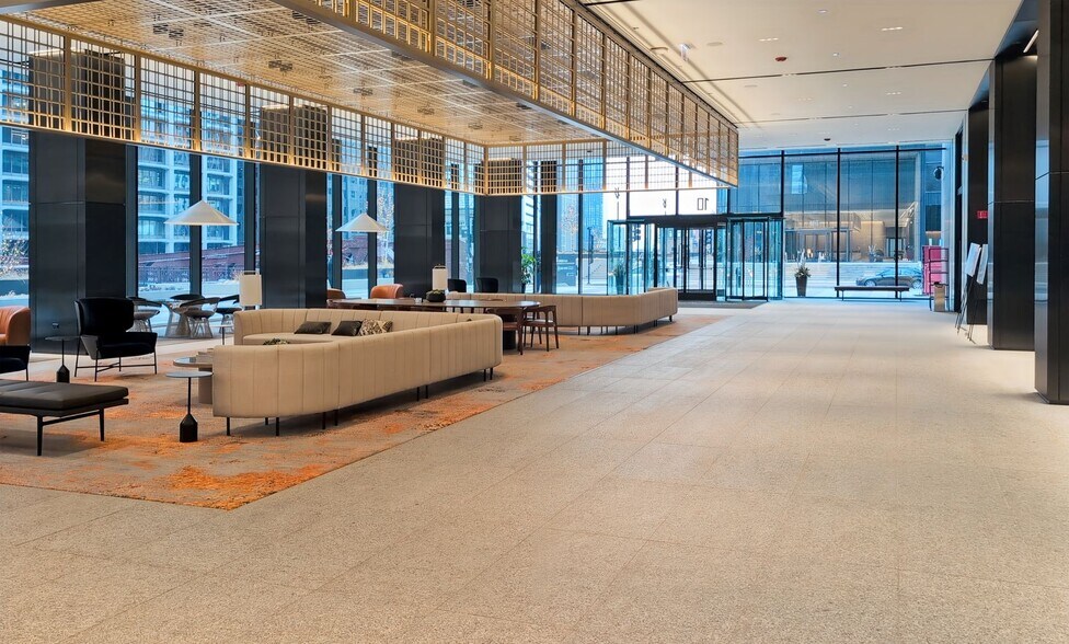 More Photos Of 10 S Riverside Plz, Chicago Office For Lease