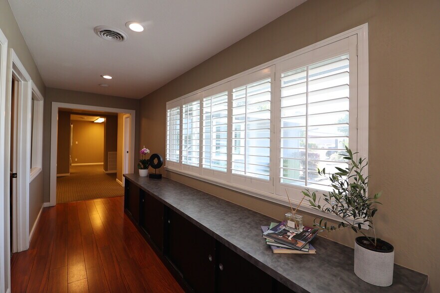 More Photos Of 501 E Washington St, Petaluma Office For Sale