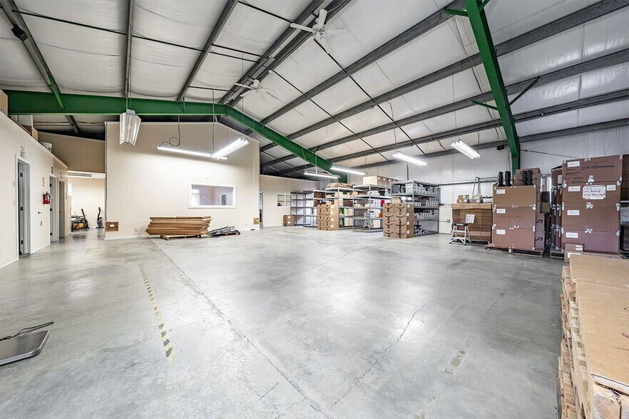 More Photos Of 425 Applegate Way, Ashland Industrial For Lease
